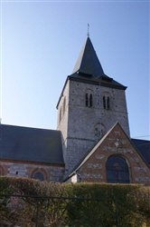 L\'église Sainte-Foy et sa tour carrée du XIème siecle
