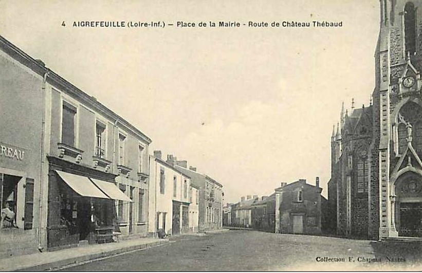 Aigrefeuille- Place de la Mairie - Route du Ch�teau Th�baud - Loire-Atlantique