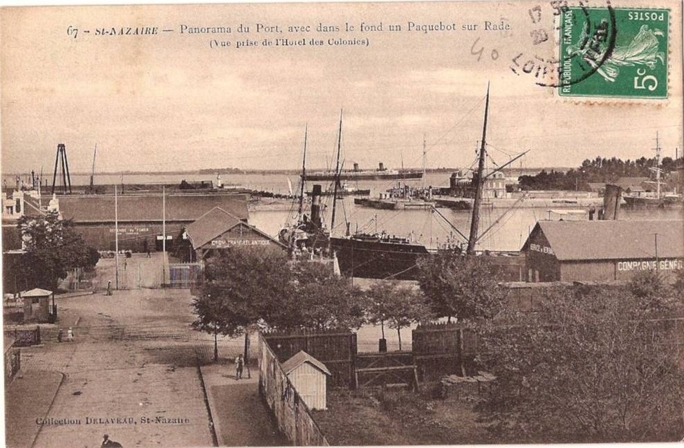 Saint-Nazaire - 1920 - Panorama du Port avec dans Le fond un Paquebot sur Rade - Loire-Atlantique