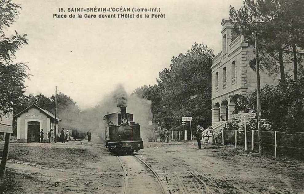 Saint-Brvin-lOcan - Place de la Gare - Loire-Atlantique