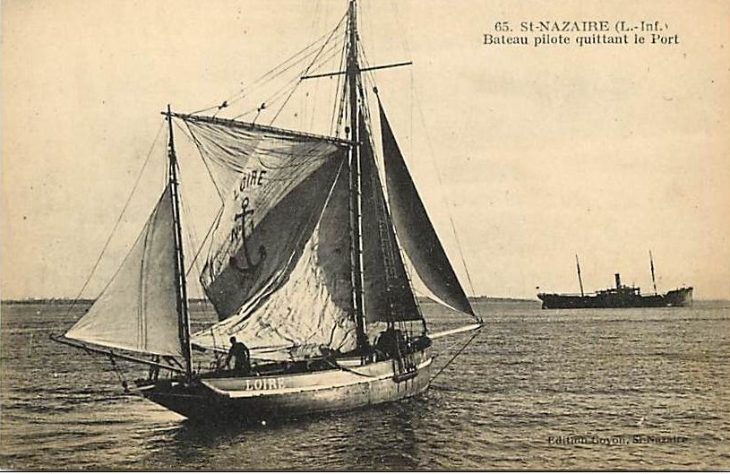 Saint-Nazaire - Bateau pilote quittant Le Port  - Loire-Atlantique