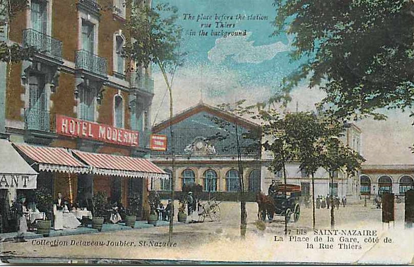 Saint-Nazaire - Place de la Gare, c�t� de la rue Thiers - Loire-Atlantique