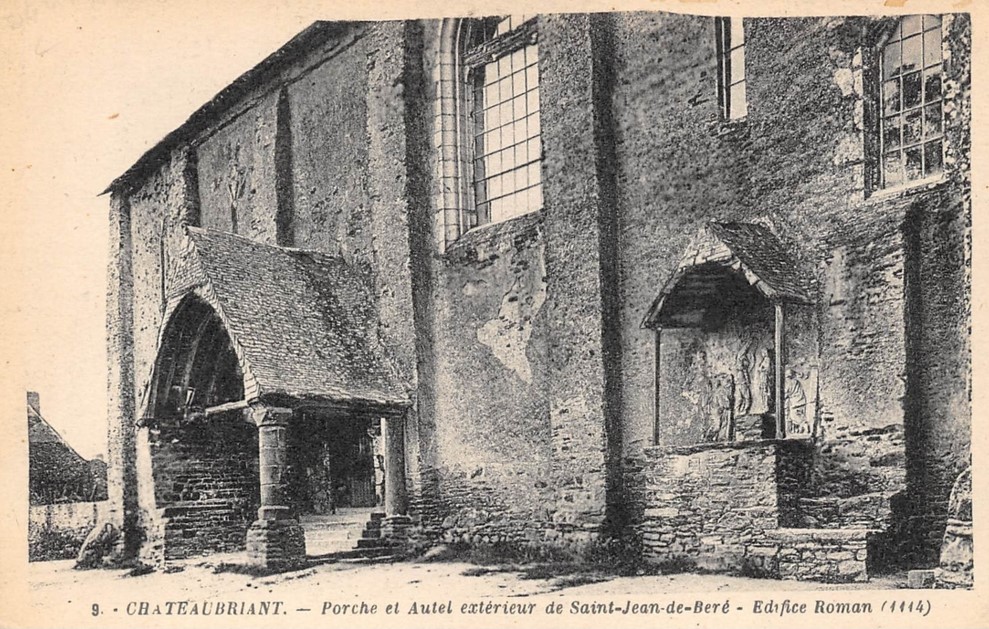 Ch�teaubriant - Porche et Autel ext�rieur de Saint-Jean-de-B�r� - Edifice Roman - Loire-Atlantique