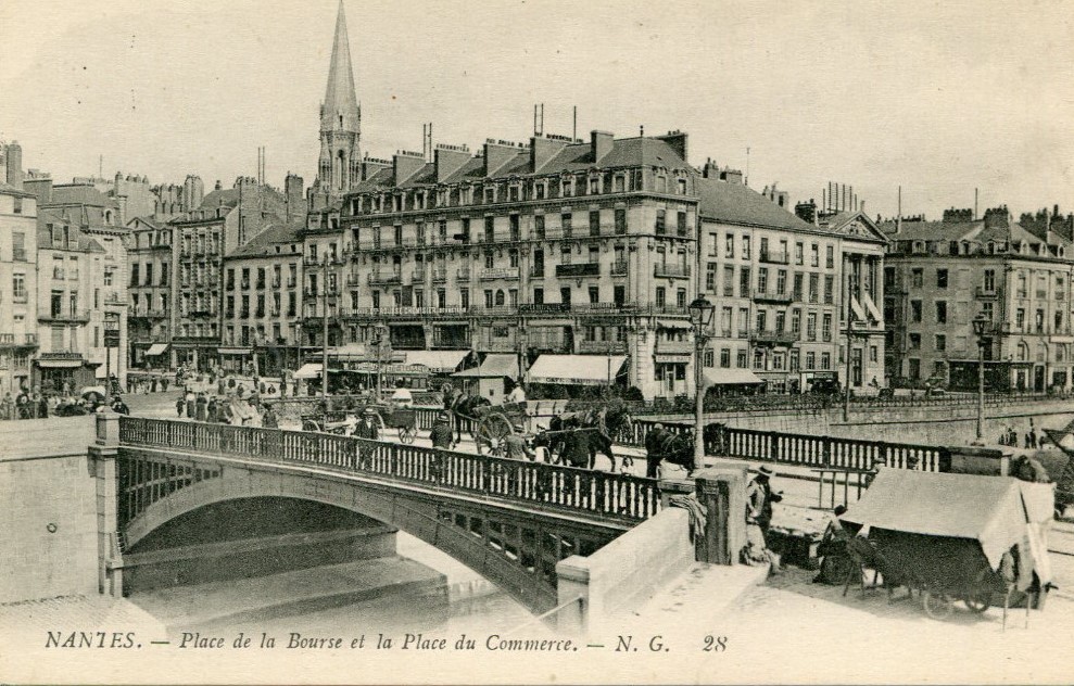 Nantes - Place de la Bourse et la Place du Commerce - Loire-Atlantique