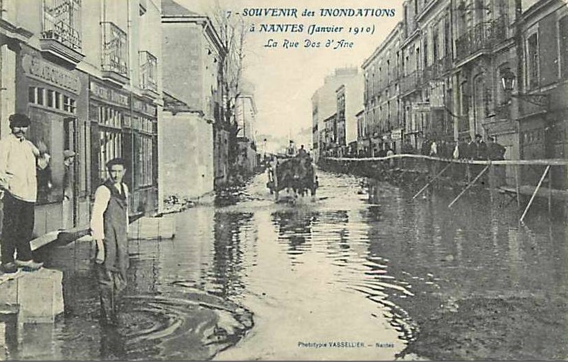 Souvenir des Inondations de Nantes - Janvier 1910 - La rue Dos d