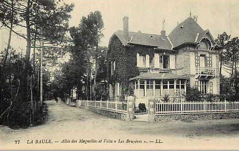 La Baule - Allée des magnolias et Villa <i>Les Bruyères</i> - Loire-Atlantique