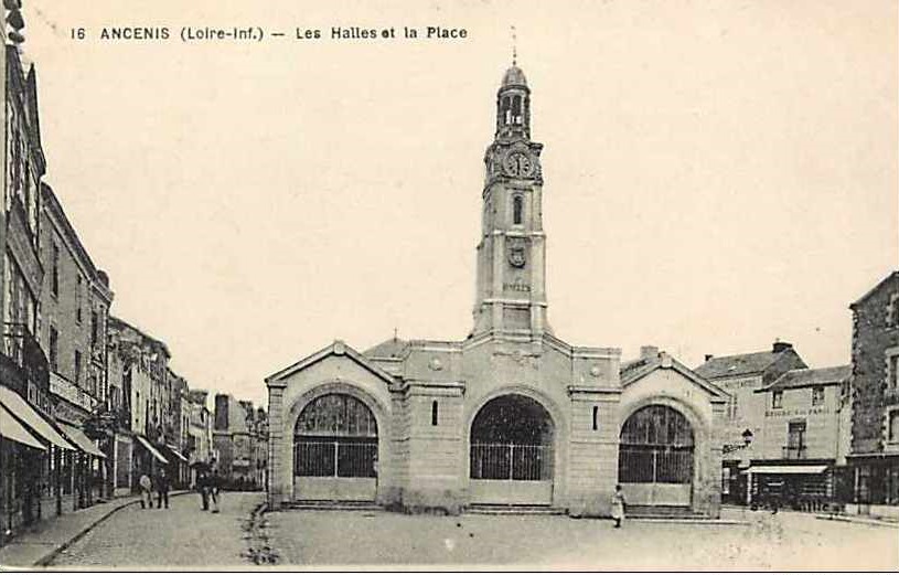 Ancenis - Les Halles et la Place  - Loire-Atlantique
