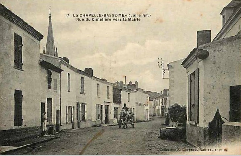 La Chapelle-Basse-Mer - Rue du Cimetière vers la Mairie - Loire-Atlantique
