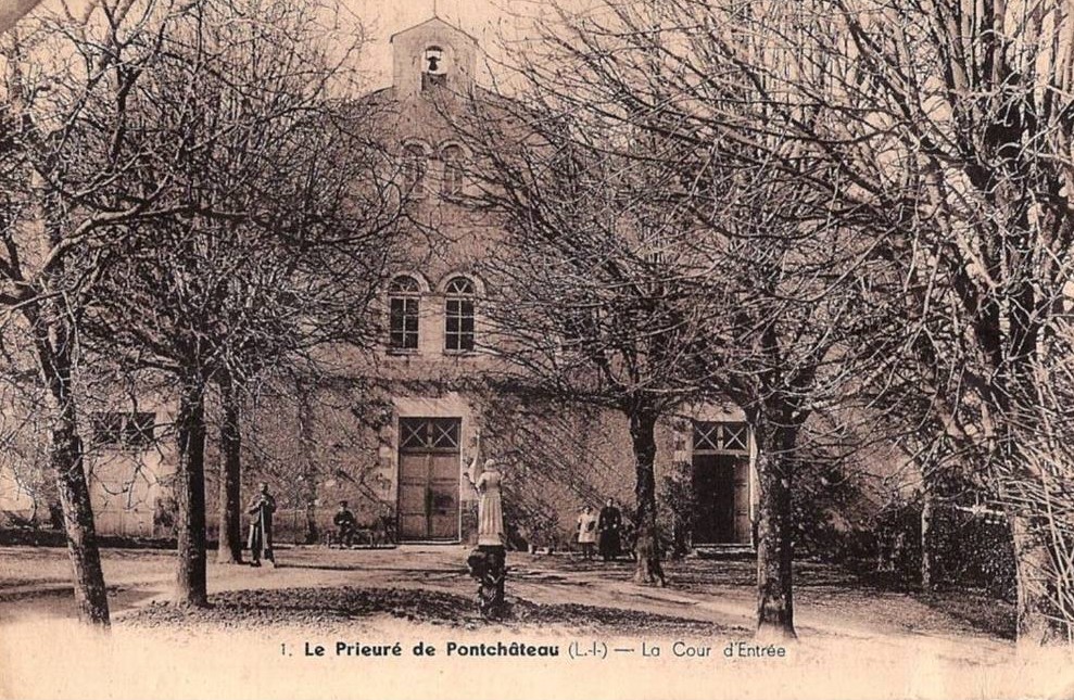 Pontch�teau - La Cour d