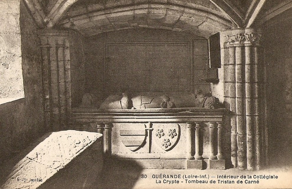 Gu�rande -  Int�rieur de la Coll�giale, la Crypte, Tombeau de Tristan de Carn� - Loire-Atlantique