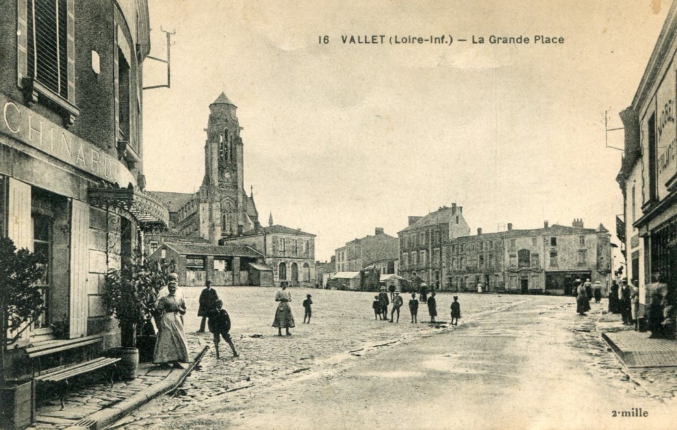 Vallet - La Grande Place - Loire-Atlantique