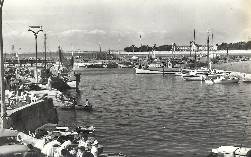 Le Croisic - Le Port - Au fond Le Sanatoriuim de Pen-Bron - Loire-Atlantique