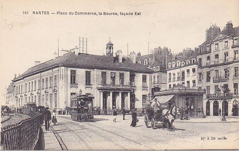 Nantes - Place du Commerce, la Bourse, Façade Est - Loire-Atlantique