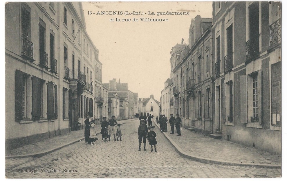 Ancenis - La Gendarmerie et la rue de Villeneuve - Loire-Atlantique