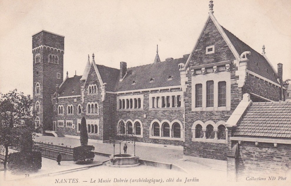 Nantes - La Maison Dobr�e - Mus�e archeologique cot� Jardin - Loire-Atlantique