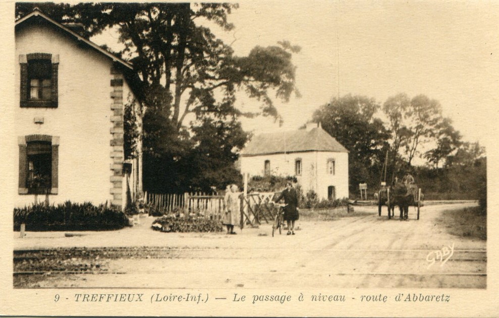 Treffieux - Le Passage à niveau - Route d