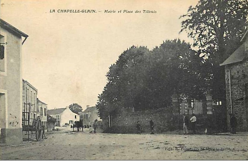 La Chapelle-Glain - Mairie et Place des Tilleuls  - Loire-Atlantique