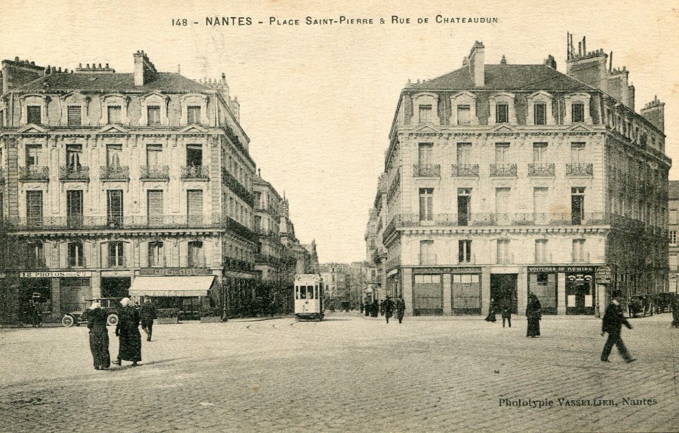 Nantes -Place Saint-Pierre et Rue de Chateaudun - Loire-Atlantique
