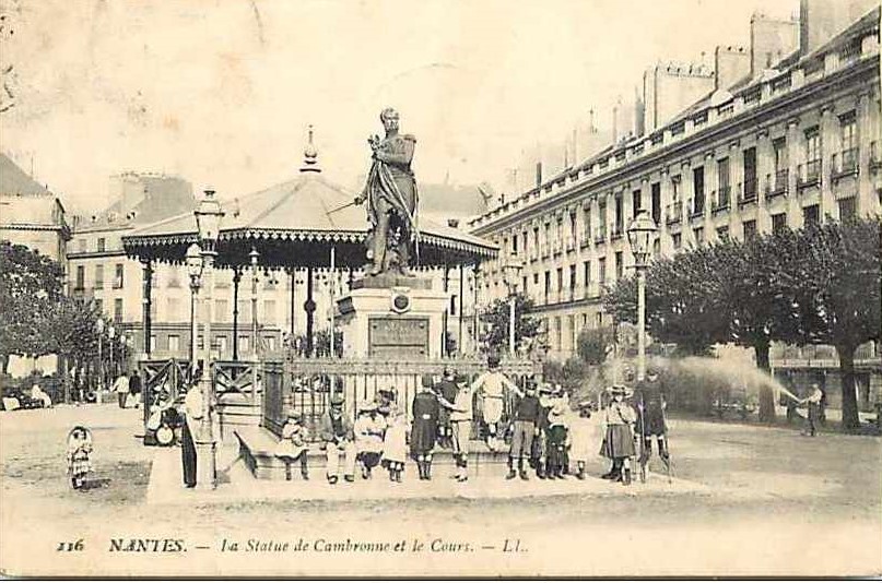 Nantes - La Statue de Cambronne et le Cours - Loire-Atlantique