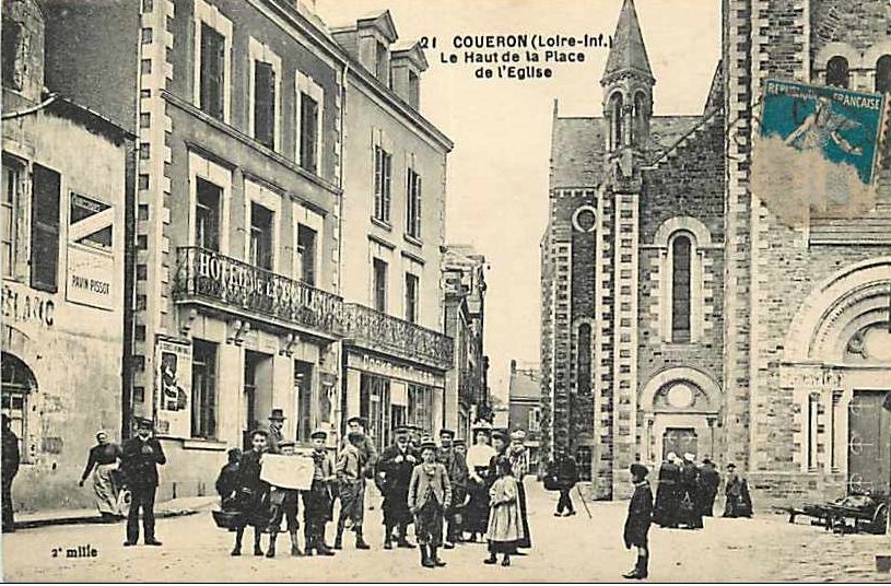 Cou�ron - Le haut de la Place de l