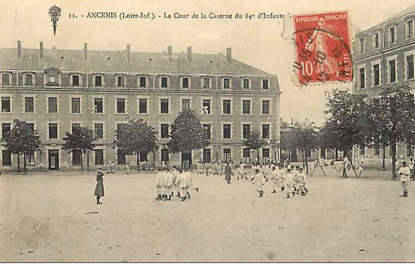 Ancenis - La cour de la Caserne du 64eme d