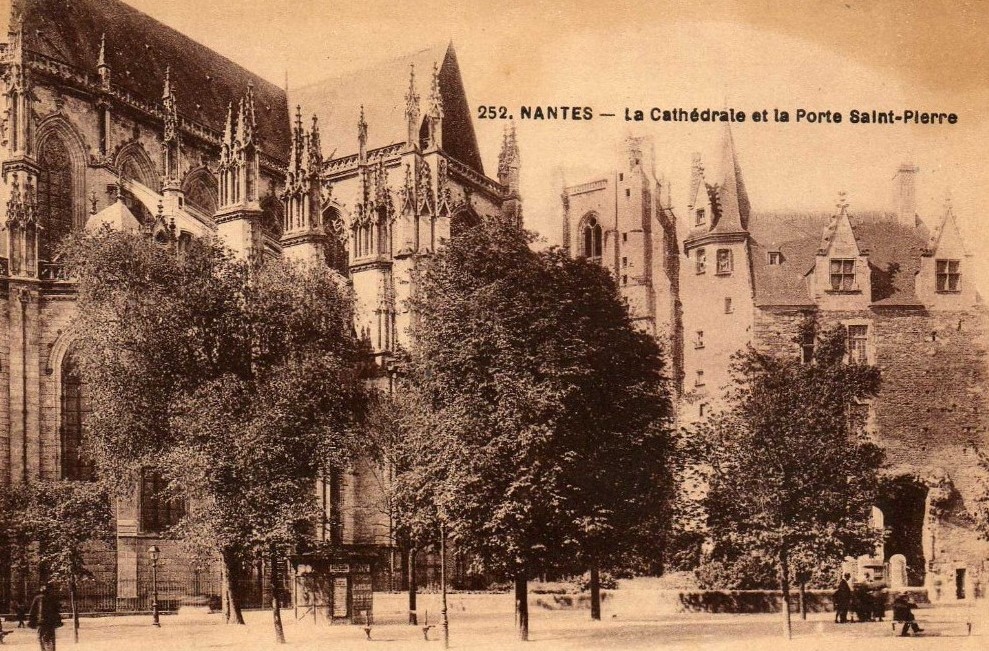 Nantes - La Cath�drale et la Porte Saint-Pierre - Loire-Atlantique