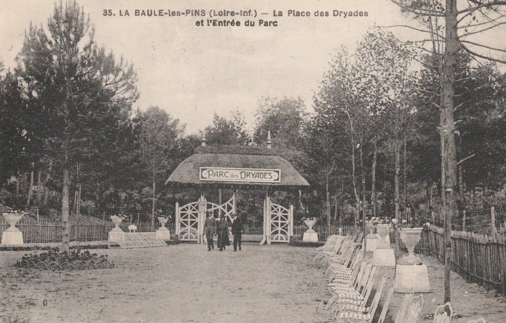 La Baule-les-Pins - La Place des Dryades et l