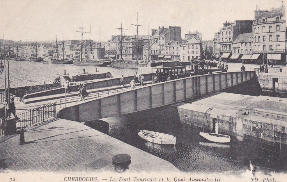 Cherbourg - Le pont tournant et le quai Alexandre III - Manche (50) - Normandie
