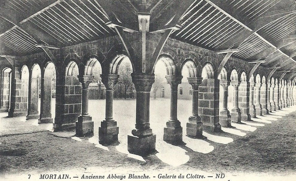 MORTAIN - Ancienne Abbaye Blanche - Galerie du cloître - Manche (50) - Normandie