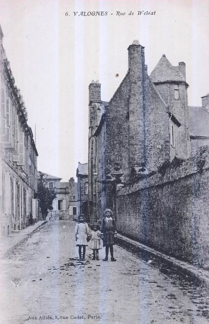 VALOGNES - Rue de Weléat - Manche (50) - Normandie