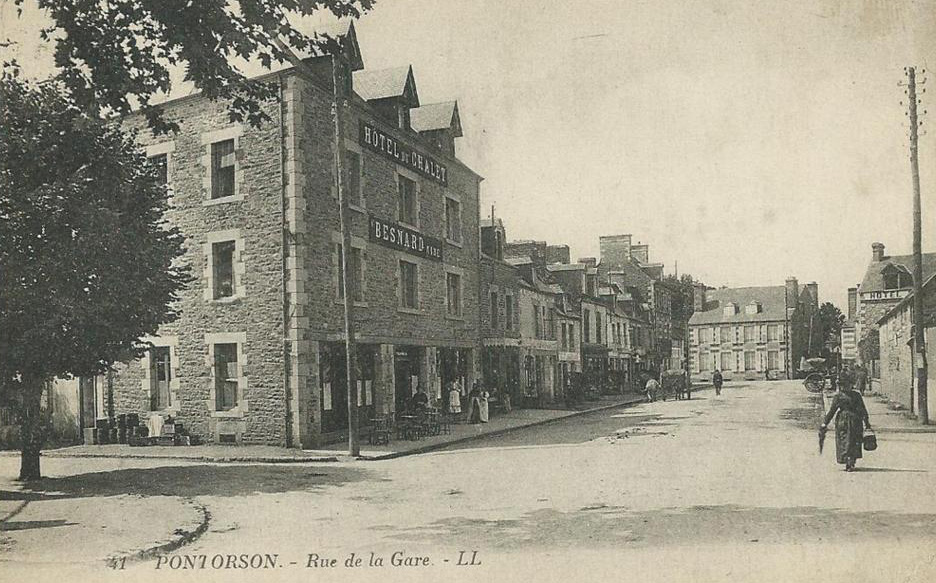 PONTORSON -Rue de la Gare - Vers 1927 - Hôtel du chalet - Manche (50) - Normandie