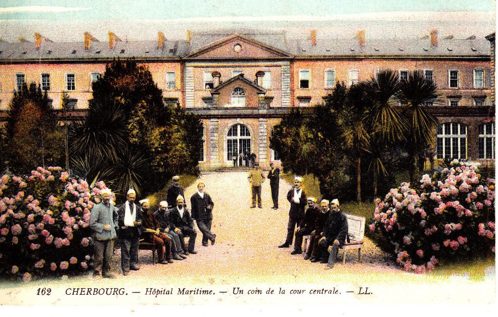 Cherbourg - Hôpital maritime - Un coin de la cour centrale - Manche (50) - Normandie
