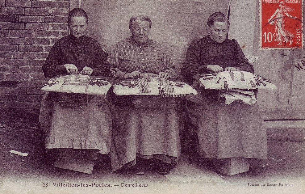 Villedieu-les-Poêles - Dentellières  - Manche (50) - Normandie