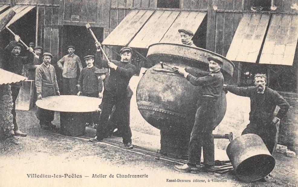 VILLEDIEU-LES-POELES - Atelier de Chaudronnerie - Manche (50) - Normandie