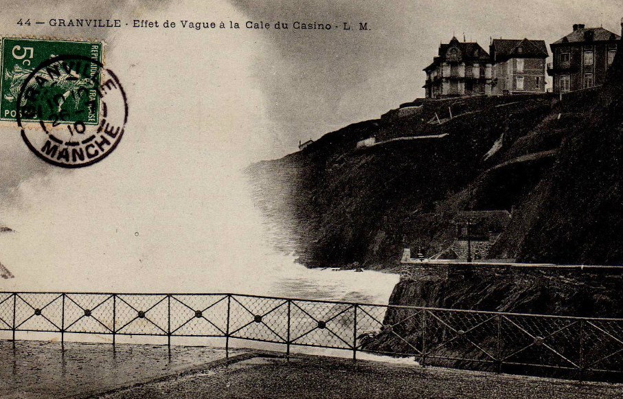 Granville - Effet de Vague à la Cale du Casino - vers 1910 - Manche (50) - Normandie