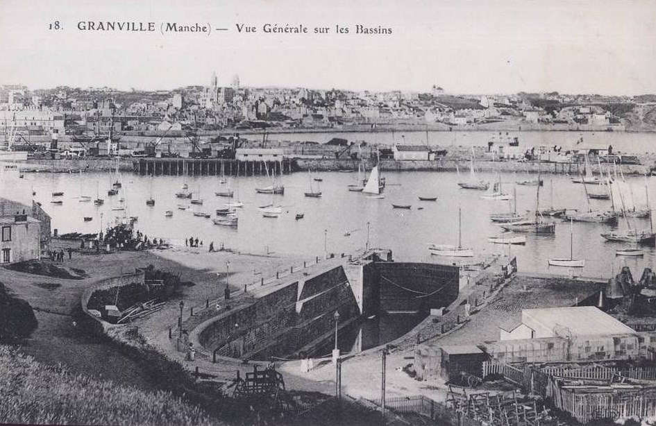 Granville - Vue Générale sur les Bassins - Manche (50) - Normandie