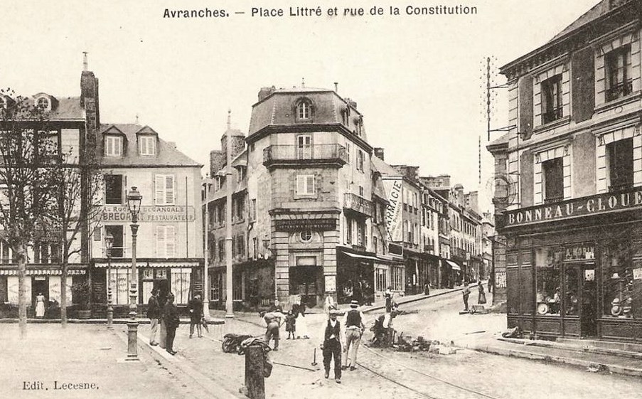 Avranches - Place Littré et Rue de la Constitution - Manche (50) - Normandie