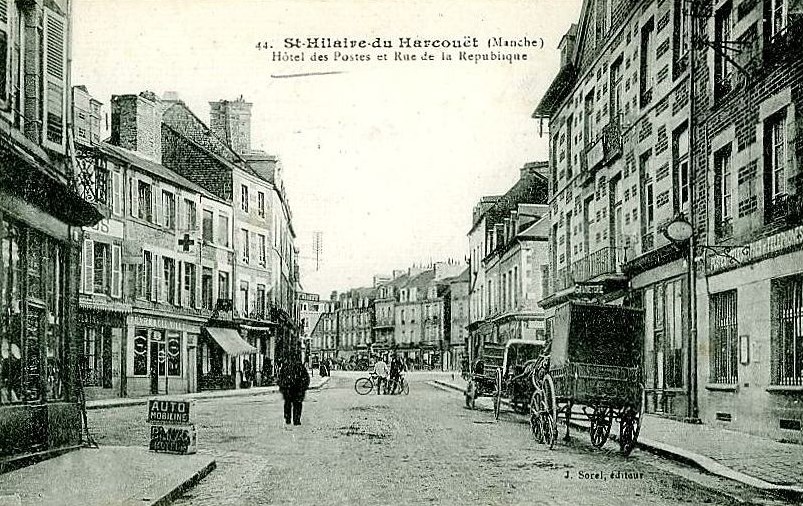Saint-Hilaire-du-Harcouët - Hôtel des Postes et rue de la République  - Manche (50) - Normandie