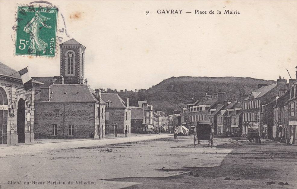 Gavray - Place de la Mairie . - Manche (50) - Normandie