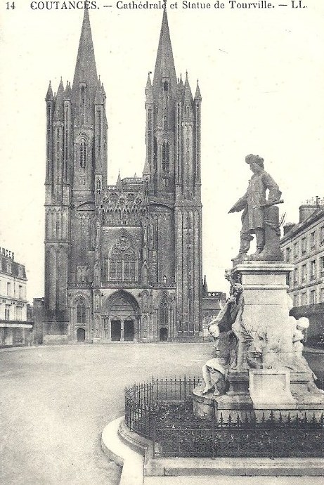 Coutances - Cathédrale - Statue de Tourville - Manche (50) - Normandie