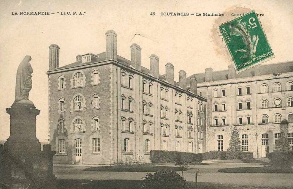 Coutances - Le Séminaire - Cour intérieure - Manche (50) - Normandie