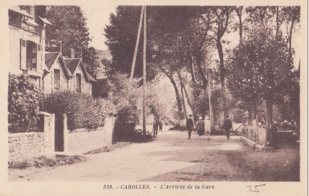 CAROLLES - Arrivée de la Gare  - Manche (50) - Normandie