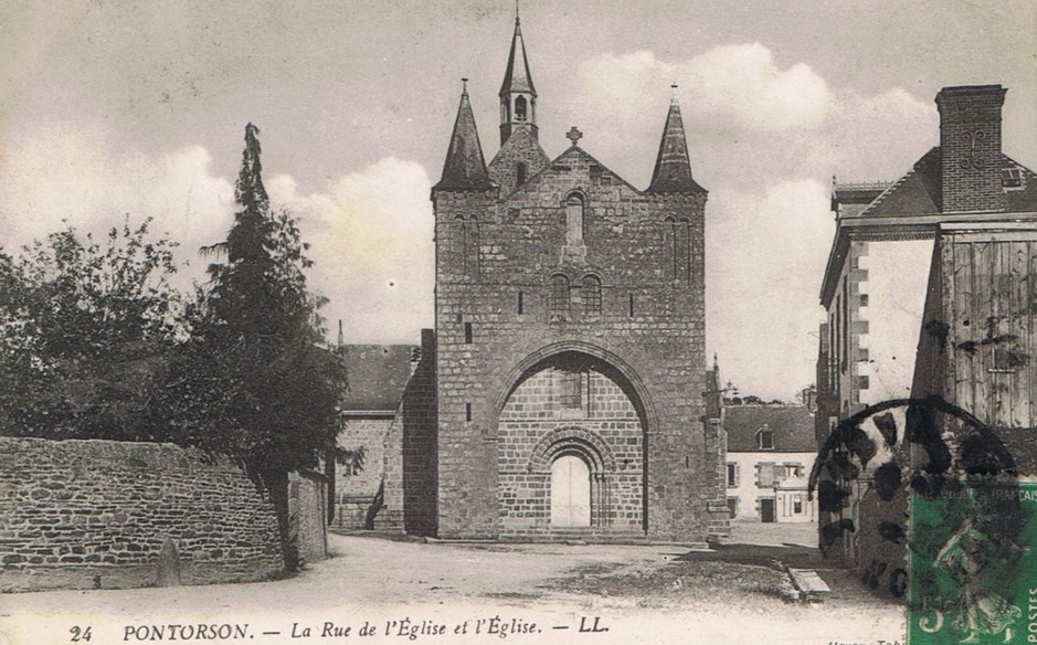 PONTORSON - La rue de l