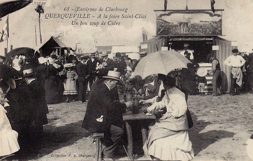 QUERQUEVILLE - A la foire Saint-Cliai - Un bon coup de cidre  - Manche (50) - Normandie