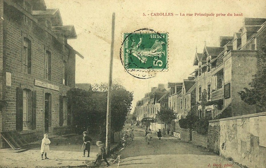 CAROLLES - La Rue Principale prise du Haut (Hôtel des Bains LOTTIN) - Manche (50) - Normandie