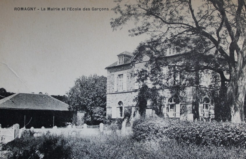 ROMAGNY - La Mairie et l