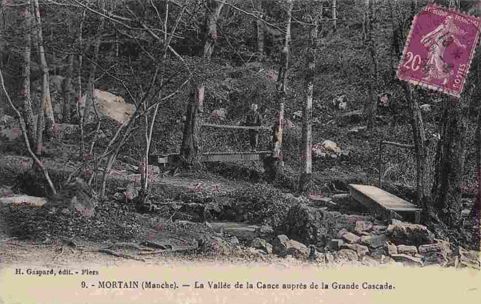 MORTAIN - Vallée de la Cance auprès de la grande Cascade  - Manche (50) - Normandie