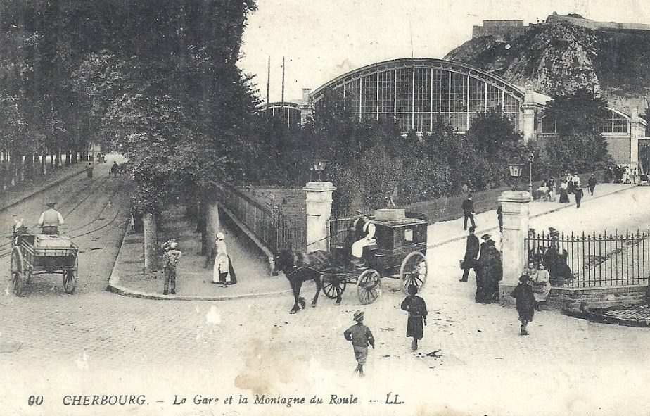 Cherbourg - la Gare et la montagne du Roule - Manche (50) - Normandie