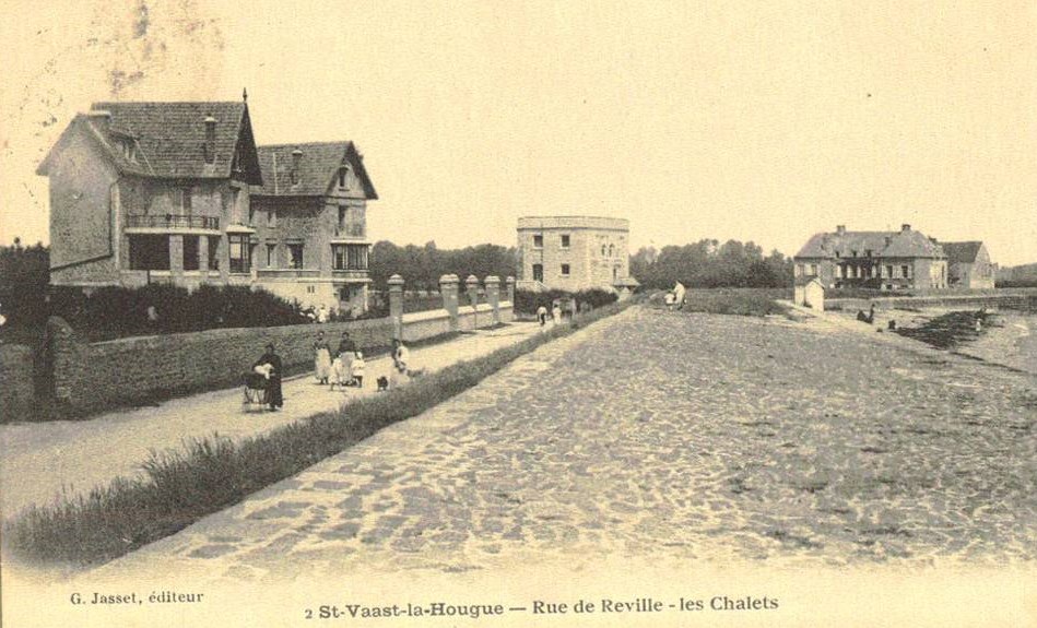 Saint-Vaast-la-Hougue  - Rue de Réville - Les Chalets - Manche (50) - Normandie