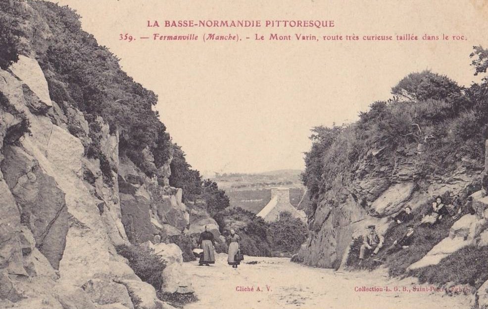 Fermanville - Le Mont Varin , route très curieuse taillée dans le roc - Manche (50) - Normandie
